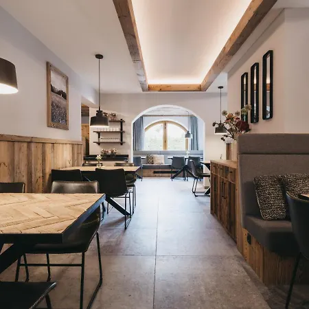 Vaya 公寓式酒店 4*